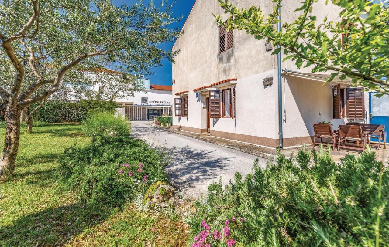 Cozy Apartment In Fazana With Kitchen Kültér fotó
