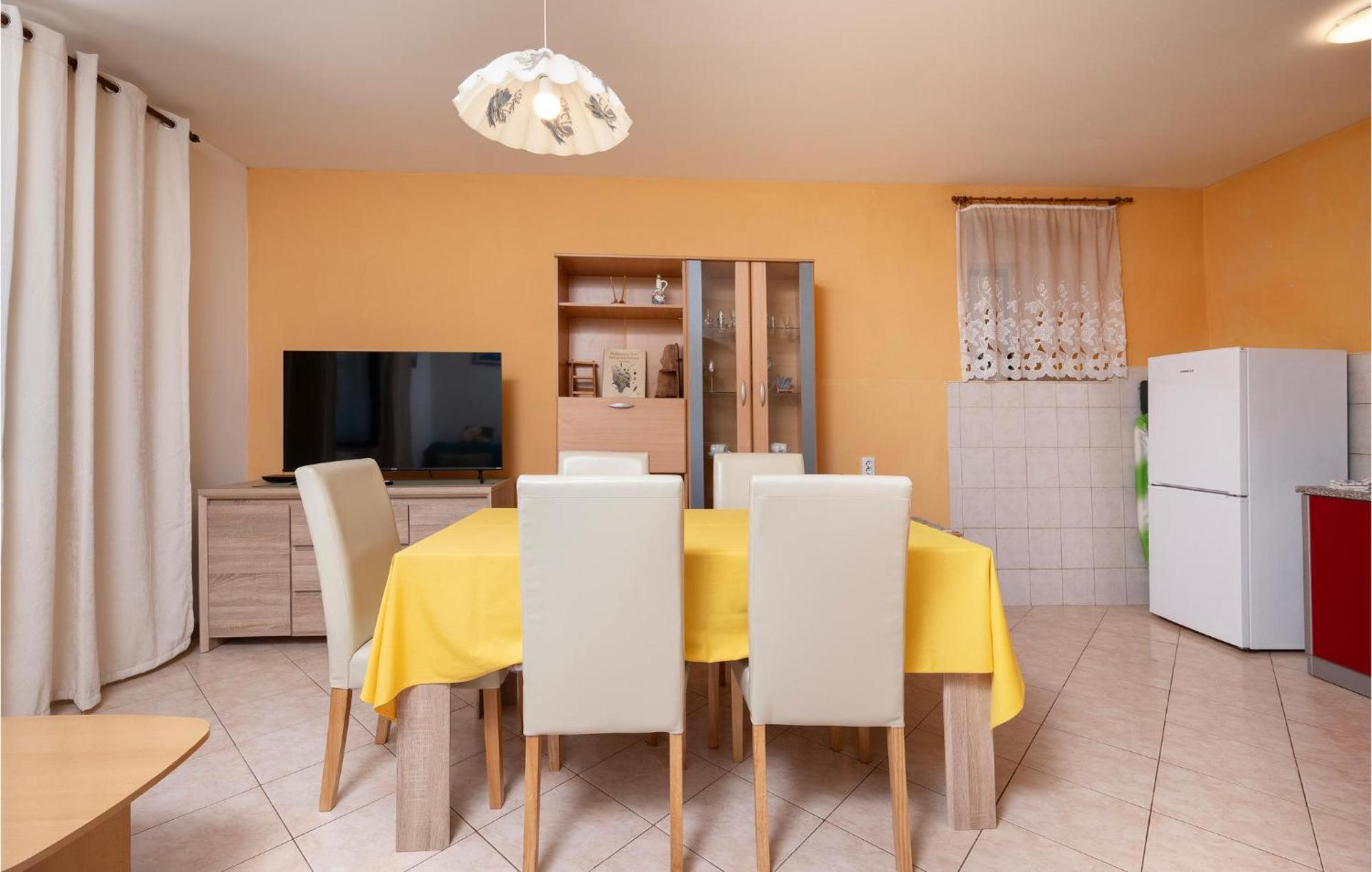 Cozy Apartment In Fazana With Kitchen Kültér fotó