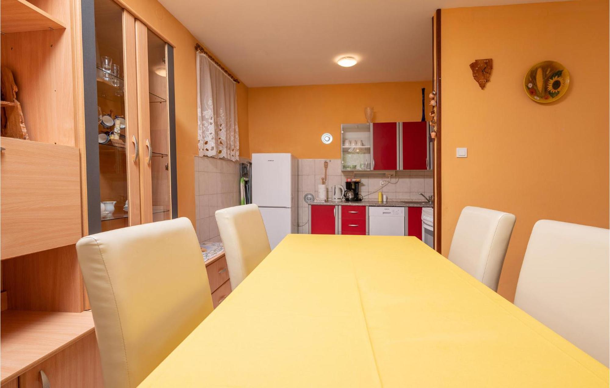 Cozy Apartment In Fazana With Kitchen Kültér fotó